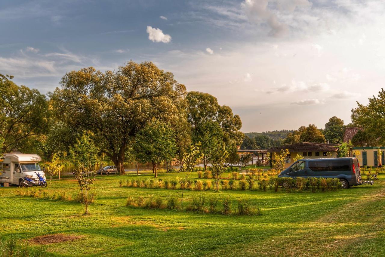 Hotel Camping Prima Týn nad Vltavou Esterno foto