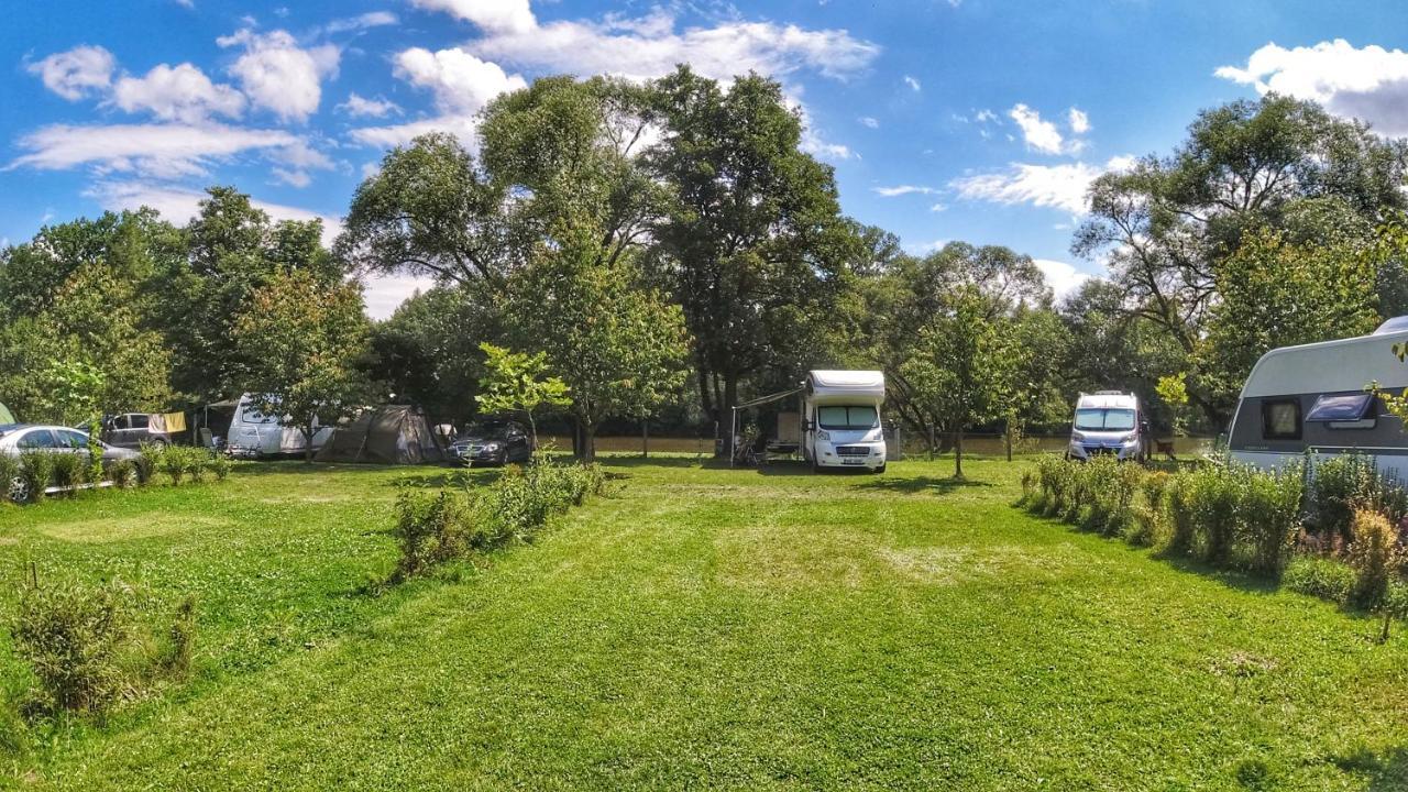 Hotel Camping Prima Týn nad Vltavou Esterno foto